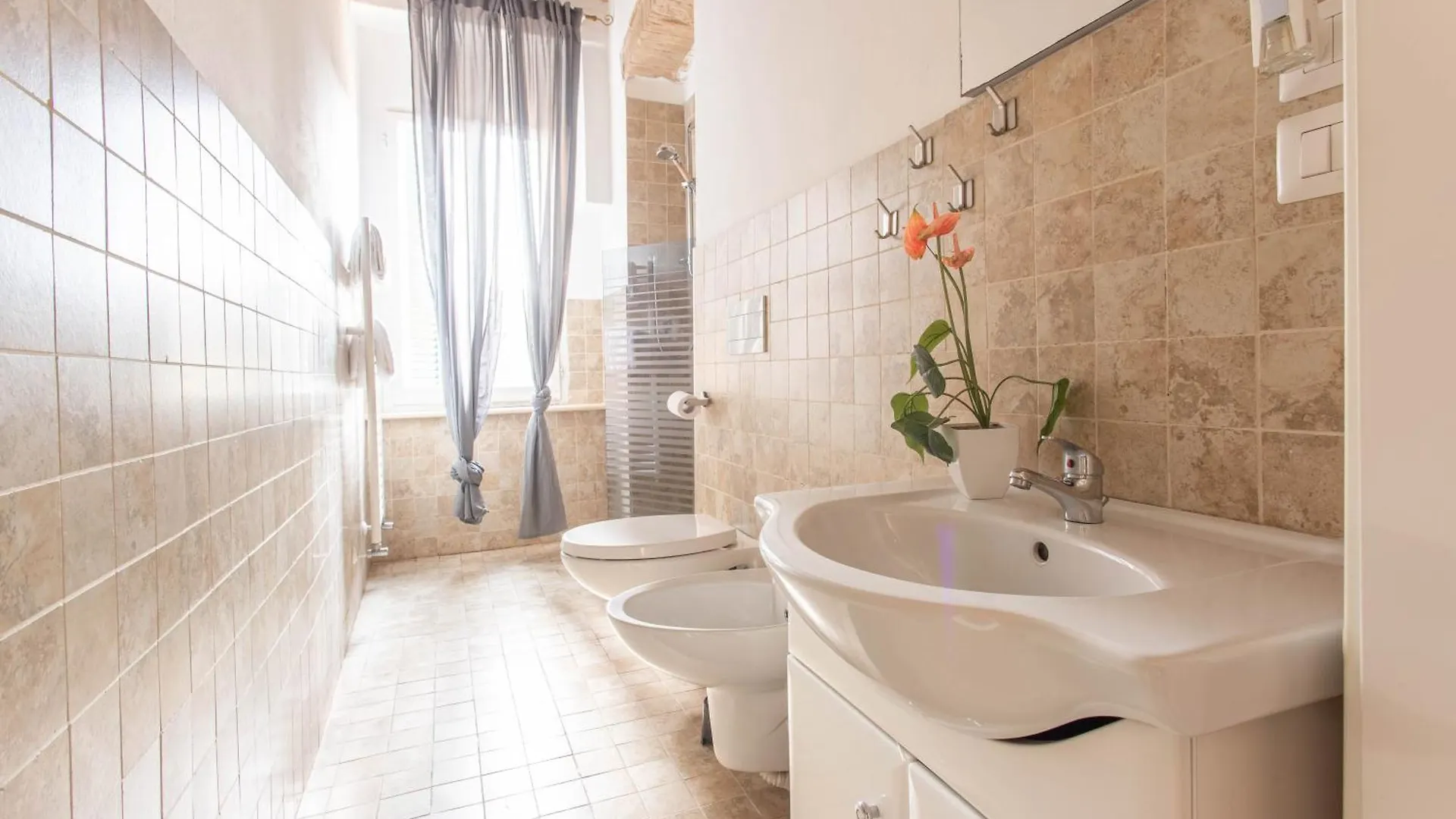 Suite N1 - Elegante Trilocale In Centro Perugia 0*,